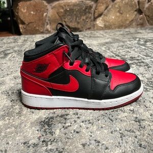 Jordan 1 Mid “Banned”